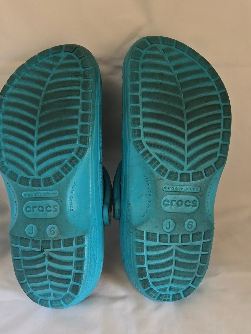 CROCS Kids Aqua Blue Clogs with Fun Jibbitz Charms Size J6